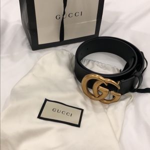 Gucci leather black leather belt with gold GG
